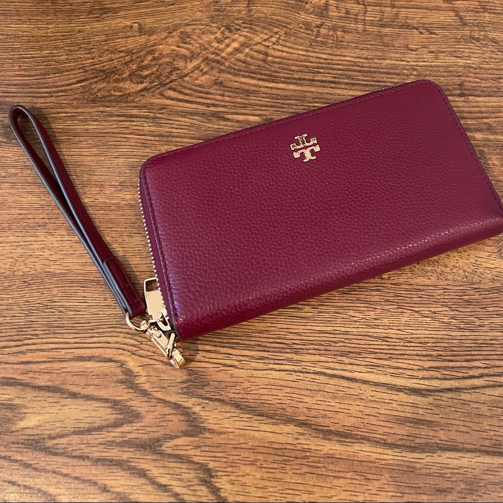 Tory Burch Carter Smartphone Bifold Wallet